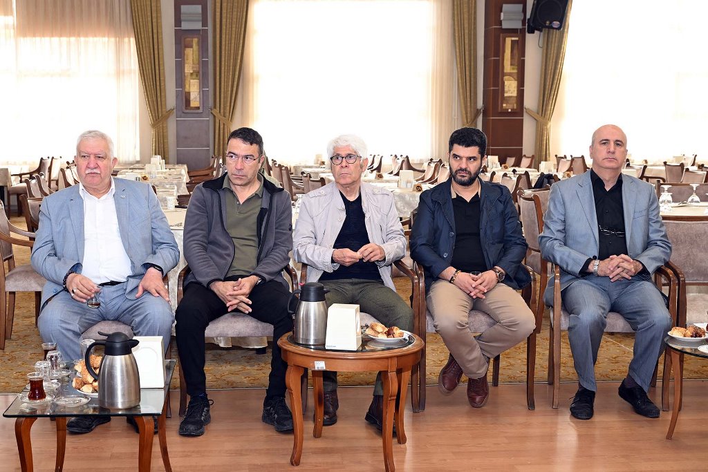 ÇARŞAMBA SABAH TOPLANTISI "SOSYAL MEDYA VE GÜNLÜK HAYAT" TEMASIYLA DÜZENLENDİ