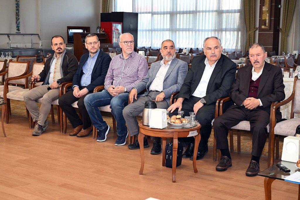 ÇARŞAMBA SABAH TOPLANTISI "SOSYAL MEDYA VE GÜNLÜK HAYAT" TEMASIYLA DÜZENLENDİ