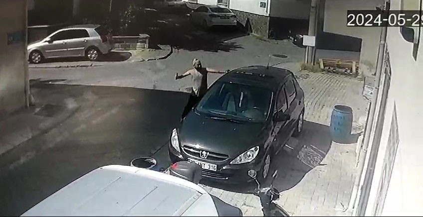 Satırlı Saldırgan Yakalandı! Dayısının kapısına satırla dayandı yoldan geçen 2 kadını darp etti