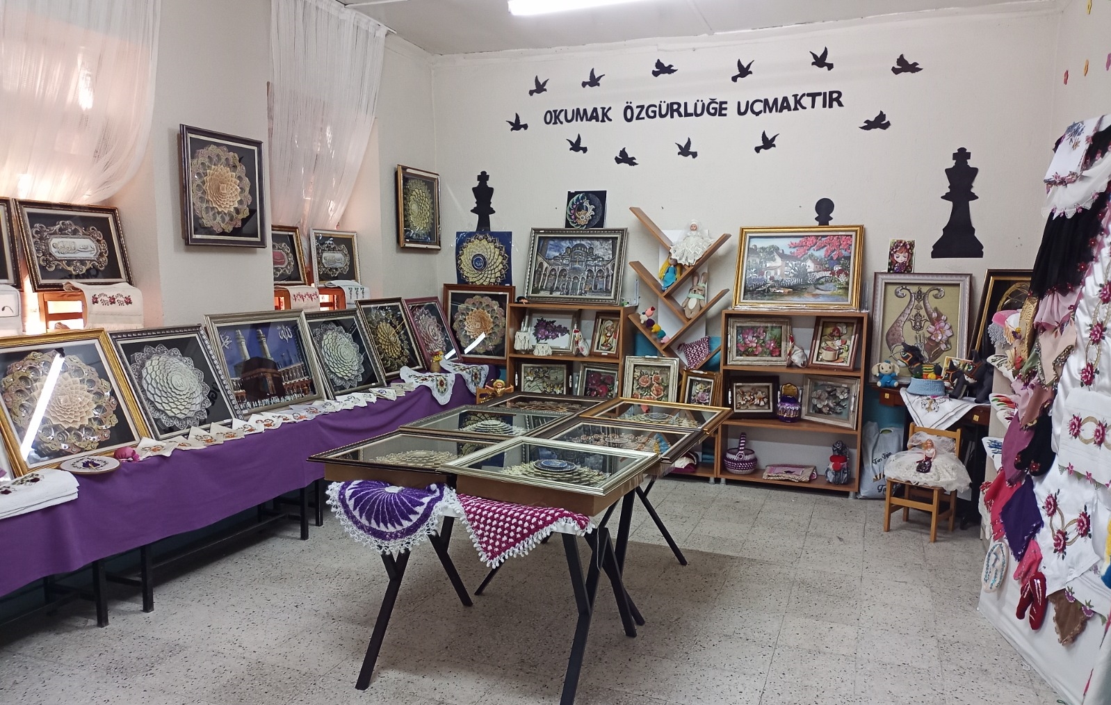 Çay'da "El Sanatları Sergisi" Açıldı! El emeği göz nuru eserler görücüye çıkıyor