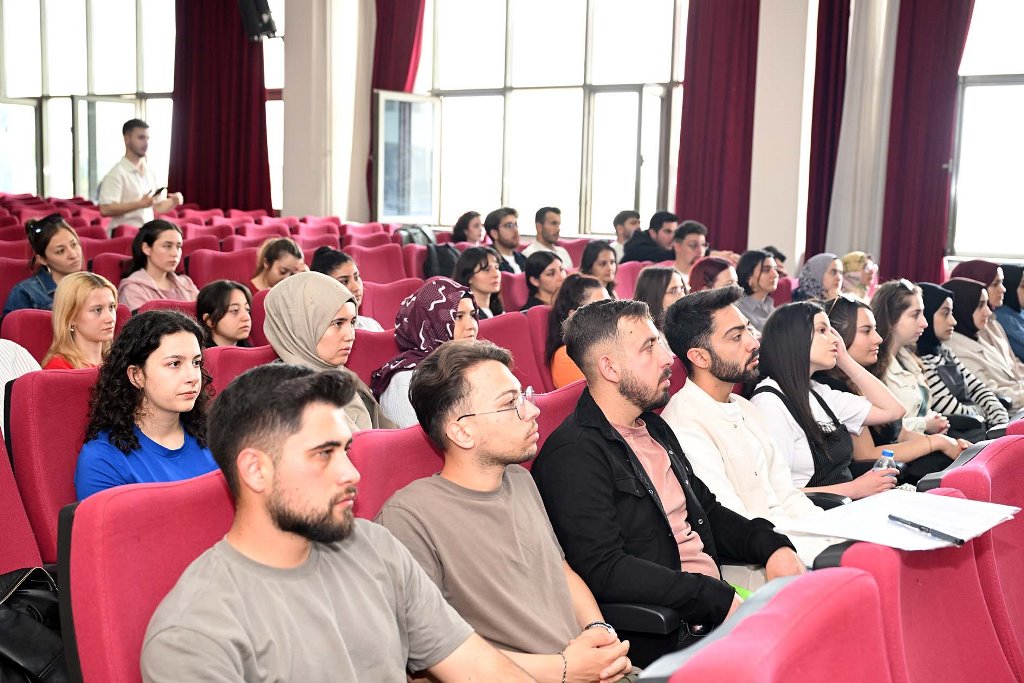 ÇOCUK EDEBİYATININ TÜRK EDEBİYATINDA YERİ VE ÖNEMİ ANLATILDI