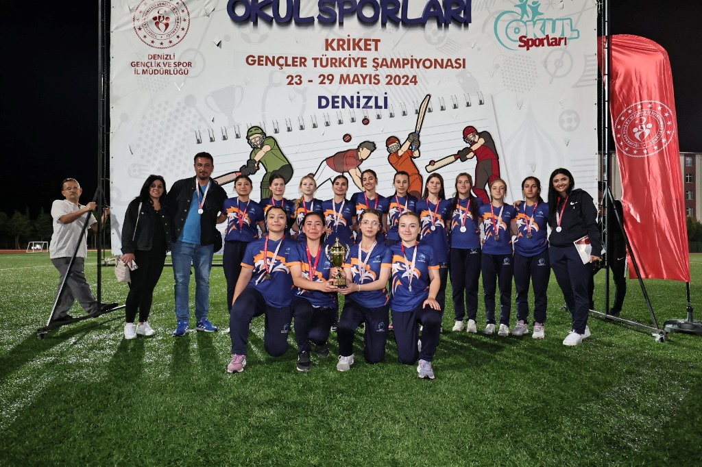 AFYON SPOR LİSESİ KRİKET TAKIMLARI DENİZLİ'DE BÜYÜK BAŞARI ELDE ETTİ