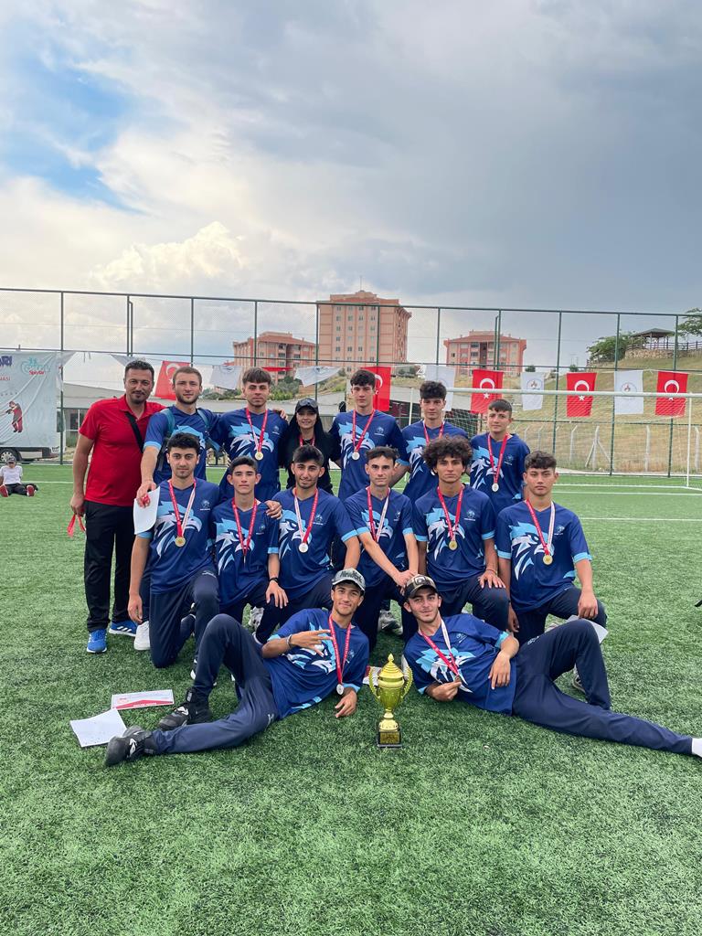 AFYON SPOR LİSESİ KRİKET TAKIMLARI DENİZLİ'DE BÜYÜK BAŞARI ELDE ETTİ