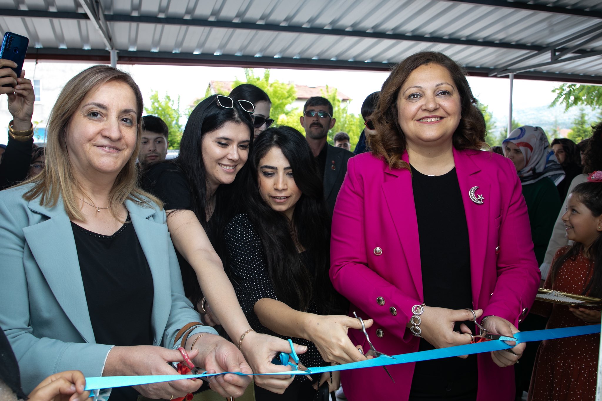 Topuklu Efe Hamarat Kadınlara Güveniyor