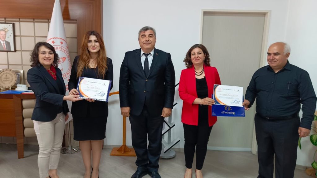 E-TWİNNİNG KAPSAMINDA AFYONKARAHİSAR'A 2 ÖZEL ÖDÜL BİRDEN