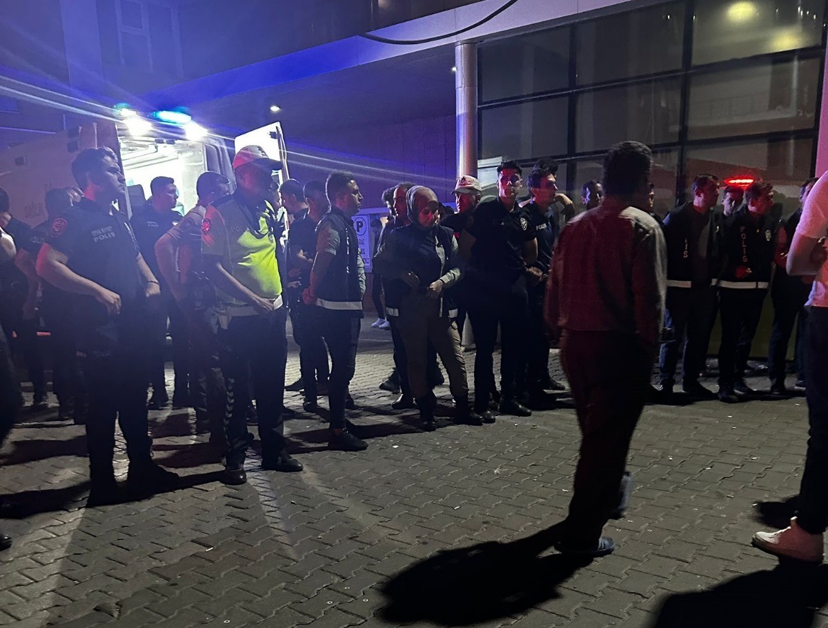 Lunaparkta Kan Aktı: 2 Ölü! Polisin kavgayı ayırmak için silahla bacaklarına ateş ettiği şahıs hayatını kaybetti