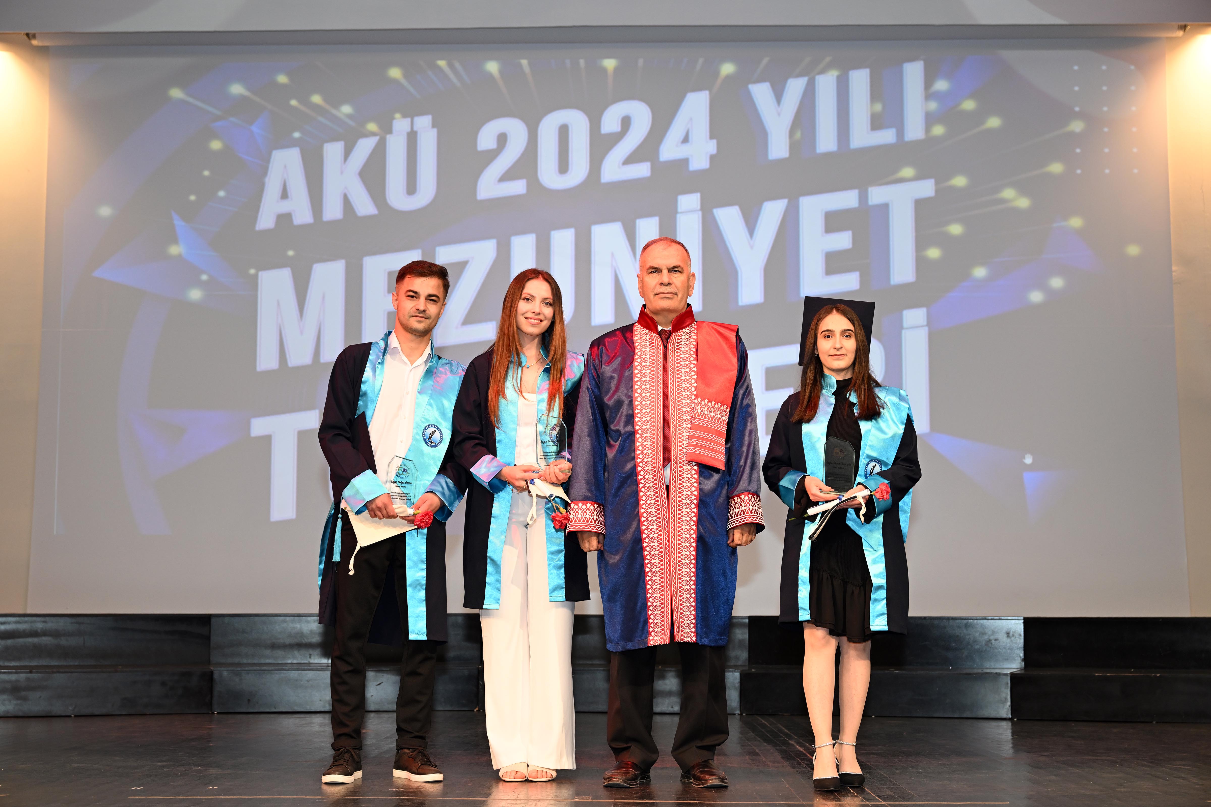 AKÜ İİBF Kuruluşunun 50. Yılında Mezunlarını Geleceğe Uğurladı