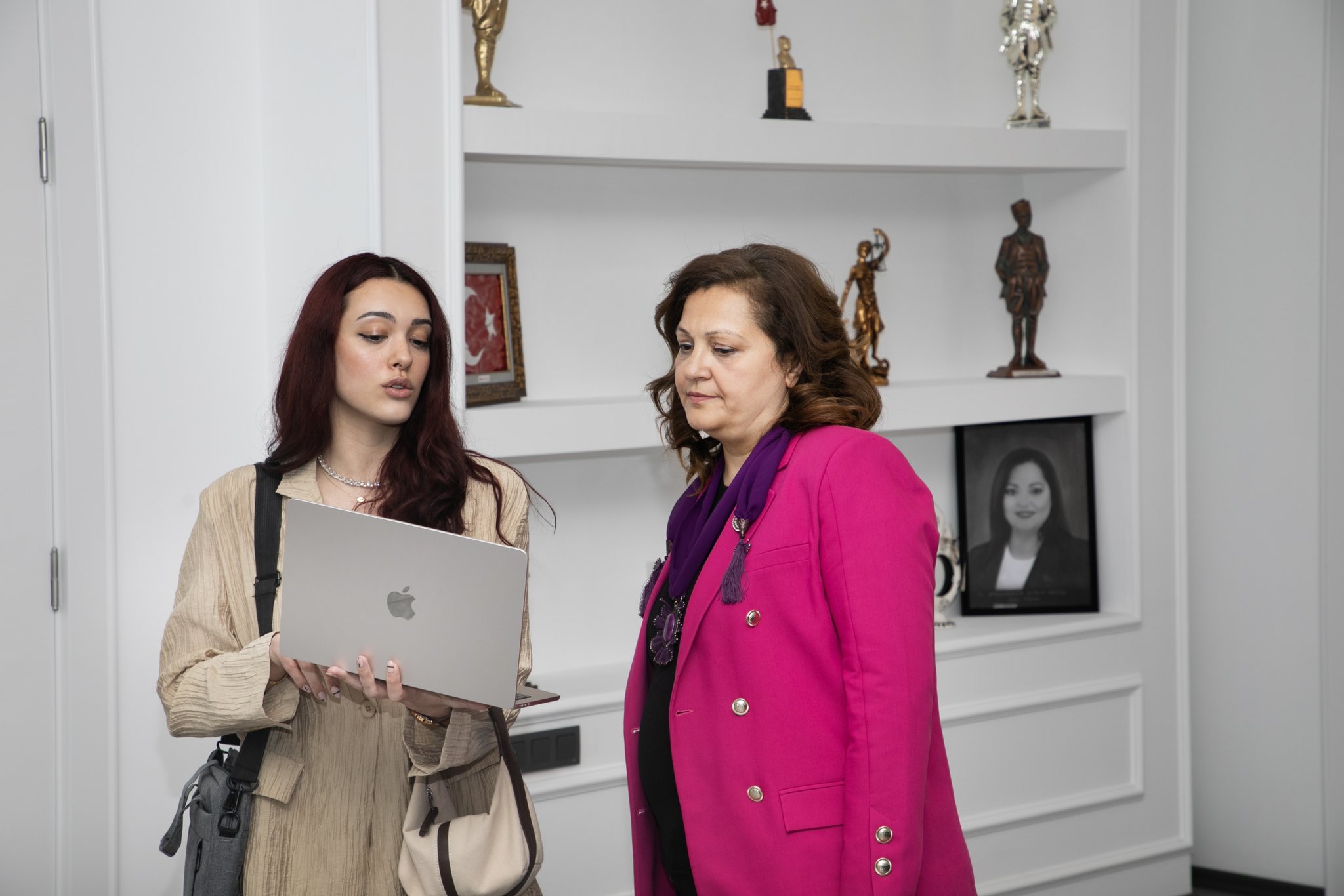 Vatandaşların Sorunlarına Kulak Veren Başkan ''Burcu Köksal''
