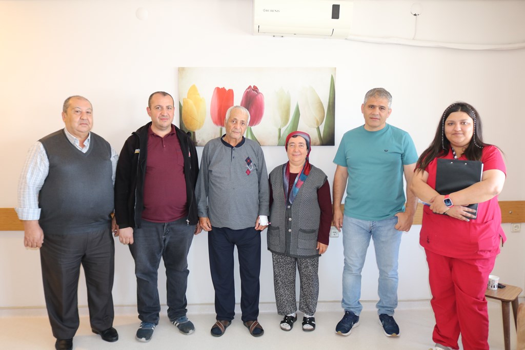 FUAR HASTANESİ'NDE HASTAYA YAPAY DAMAR TAKILDI