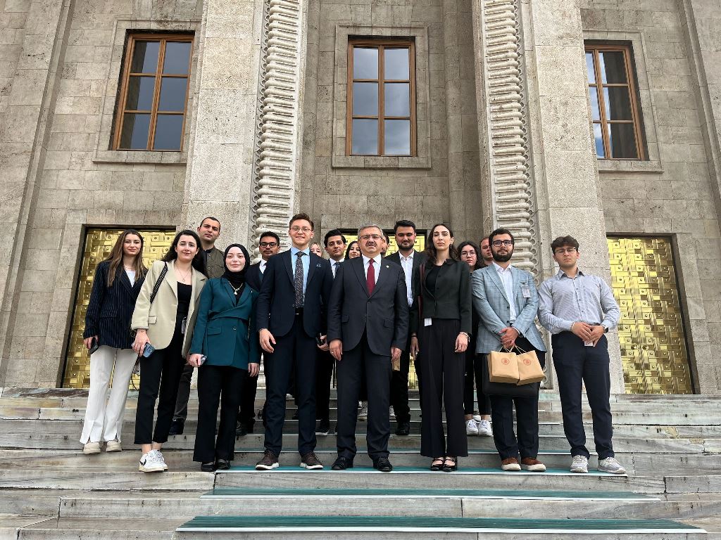 YURDUNUSEVEN, TBMM'DE TOBB ÖĞRENCİLERİNE SUNUM YAPTI