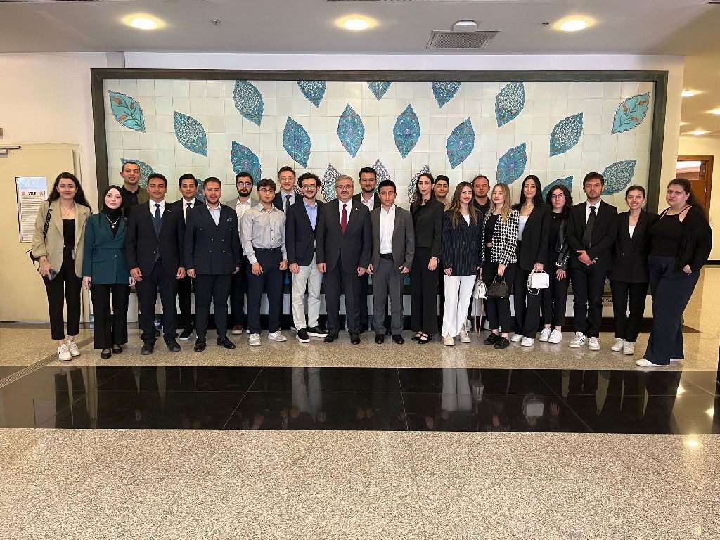 YURDUNUSEVEN, TBMM'DE TOBB ÖĞRENCİLERİNE SUNUM YAPTI
