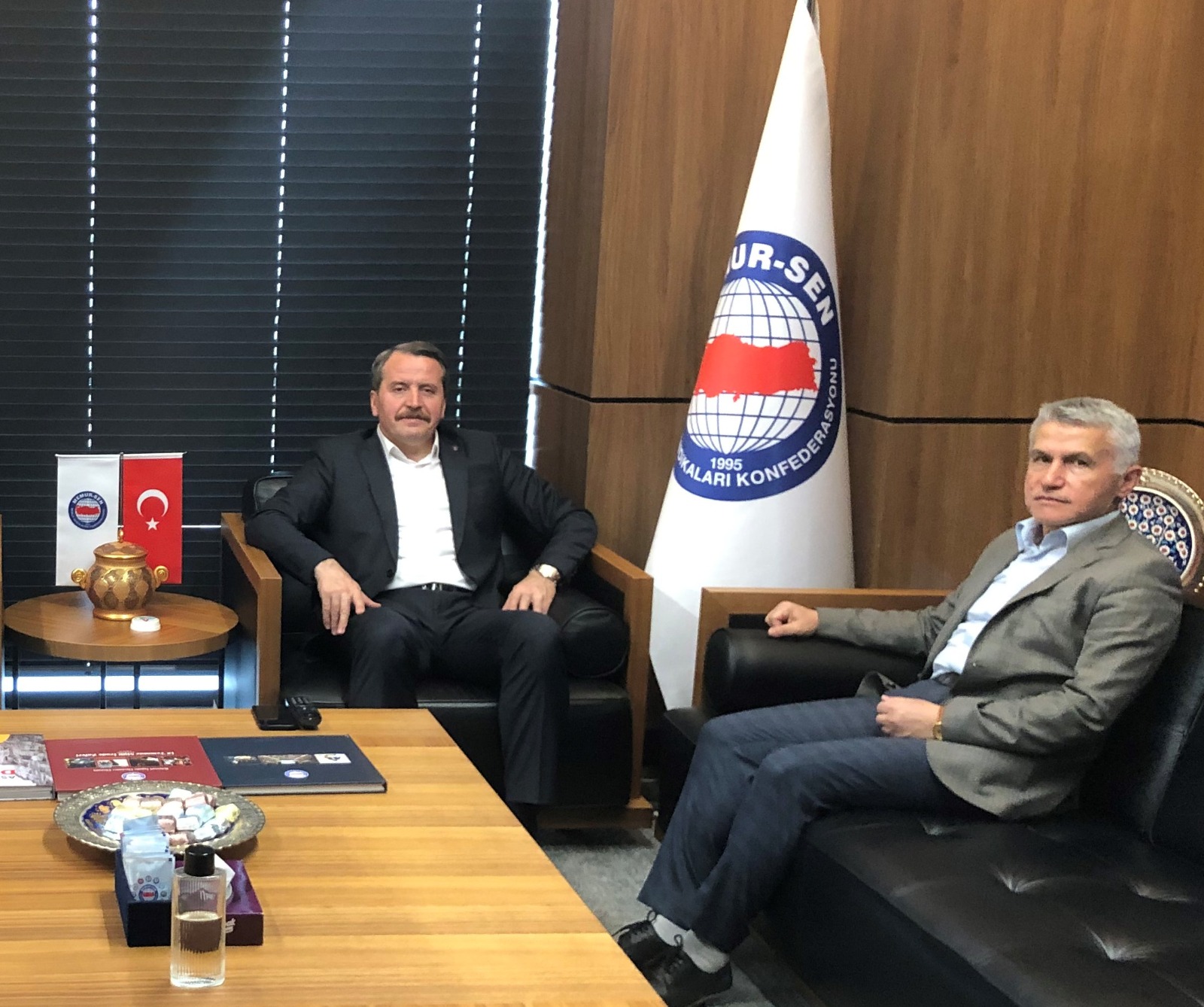 Eğitim-Bir-Sen: Türkiye'nin En Büyük Sendikası Olarak Zirvede