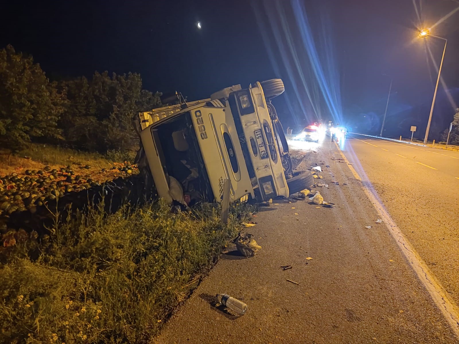 Karpuz Yüklü Kamyon Devrildi: 1 Yaralı