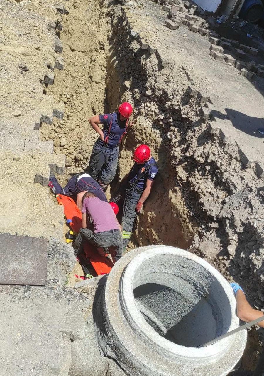 OSB’de Göçük: 1 Ölü     Toprak kayması sonucu göçük altında kalan işçi hayatını kaybetti