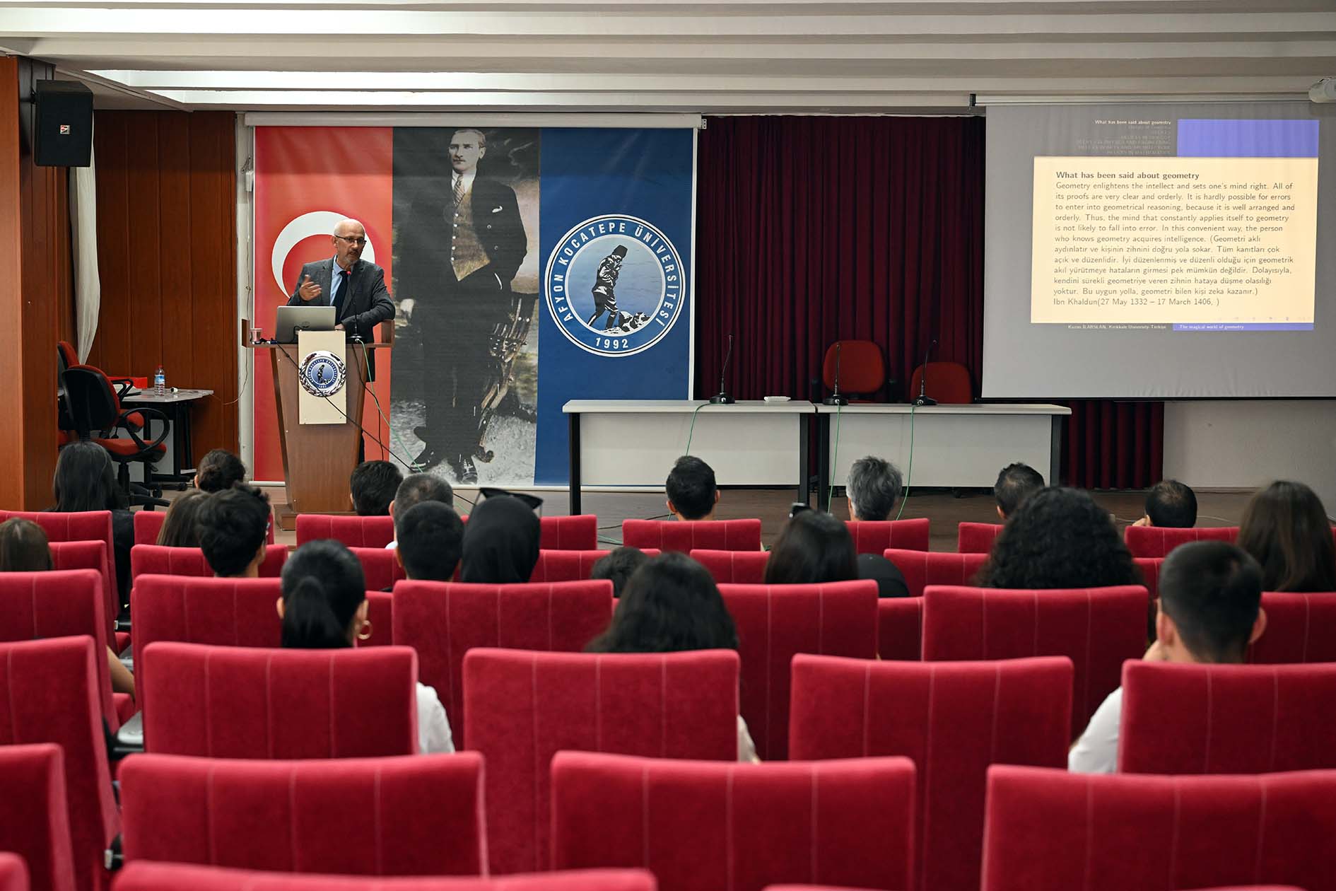 "Geometrinin Büyülü Dünyası" Matematik Kulübü tarafından konferans gerçekleştirildi