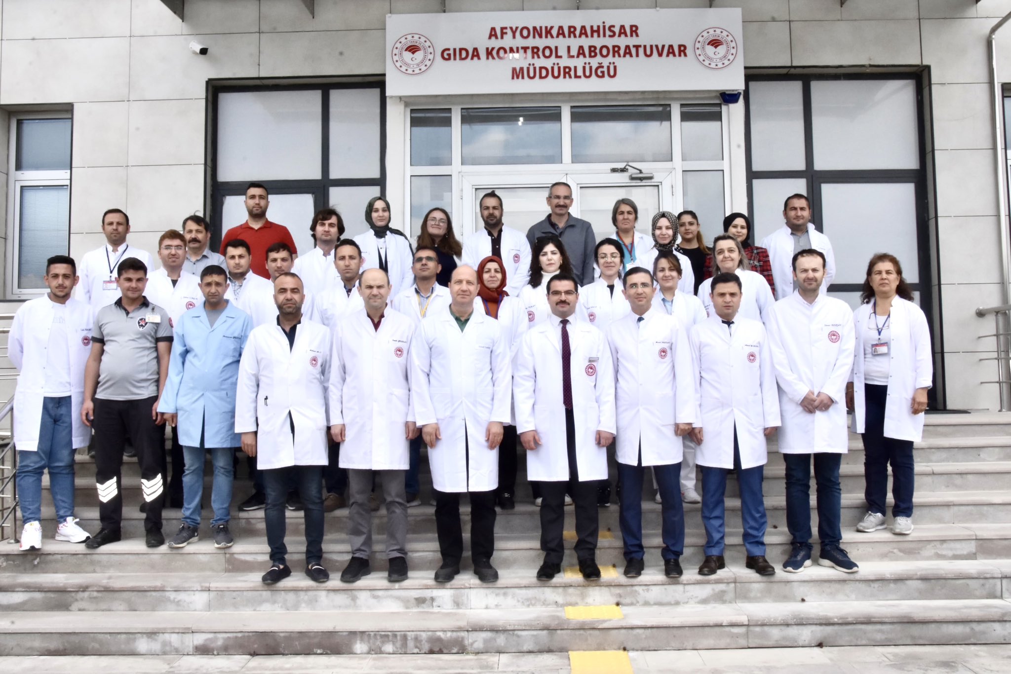 Beyaz Önlüğü Giydi Kırk Yıllık Laborant'ta Taş Çıkardı