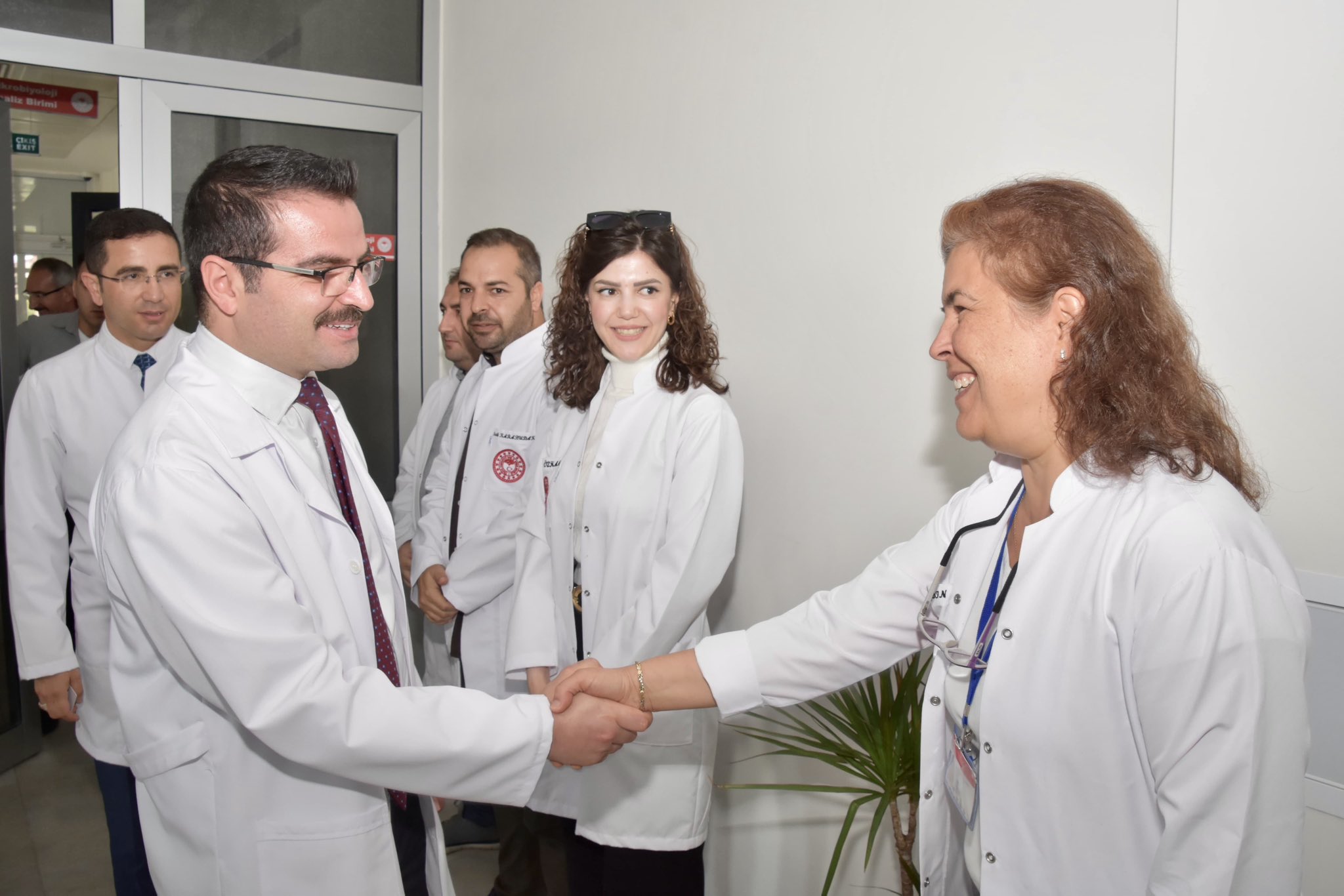Beyaz Önlüğü Giydi Kırk Yıllık Laborant'ta Taş Çıkardı