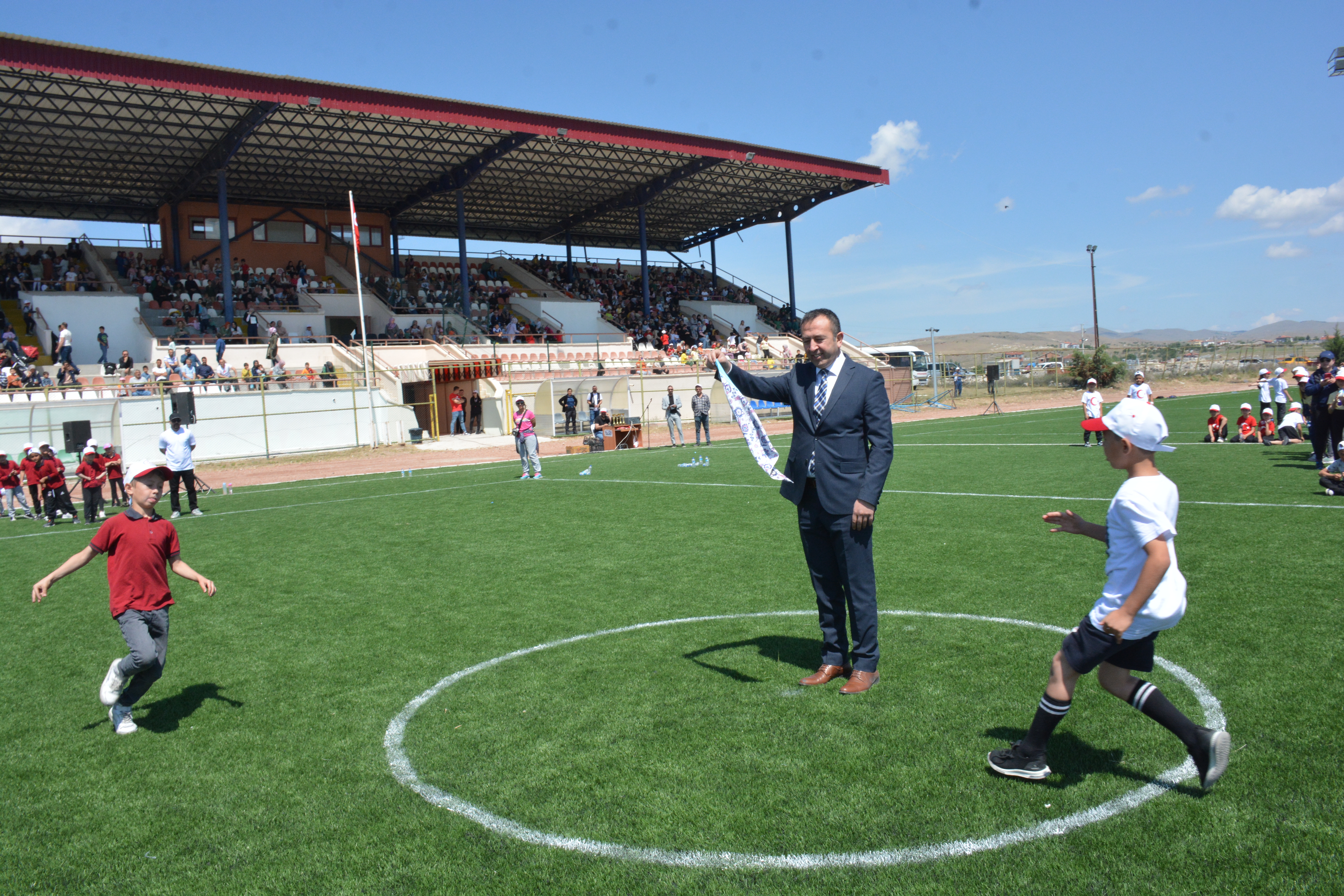 İscehisar'da Geleneksel Çocuk Oyunları Şenliği Düzenlendi