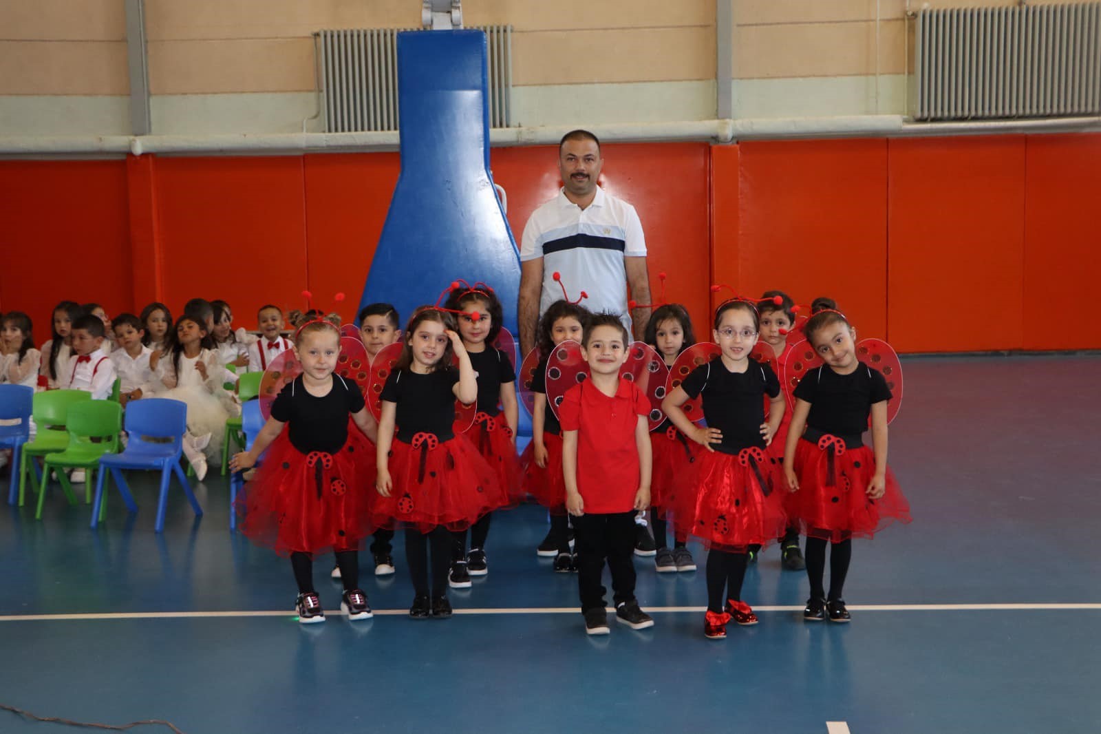 Kaymakam Bilici  Miniklerin Mezuniyet Sevincine Ortak Oldu