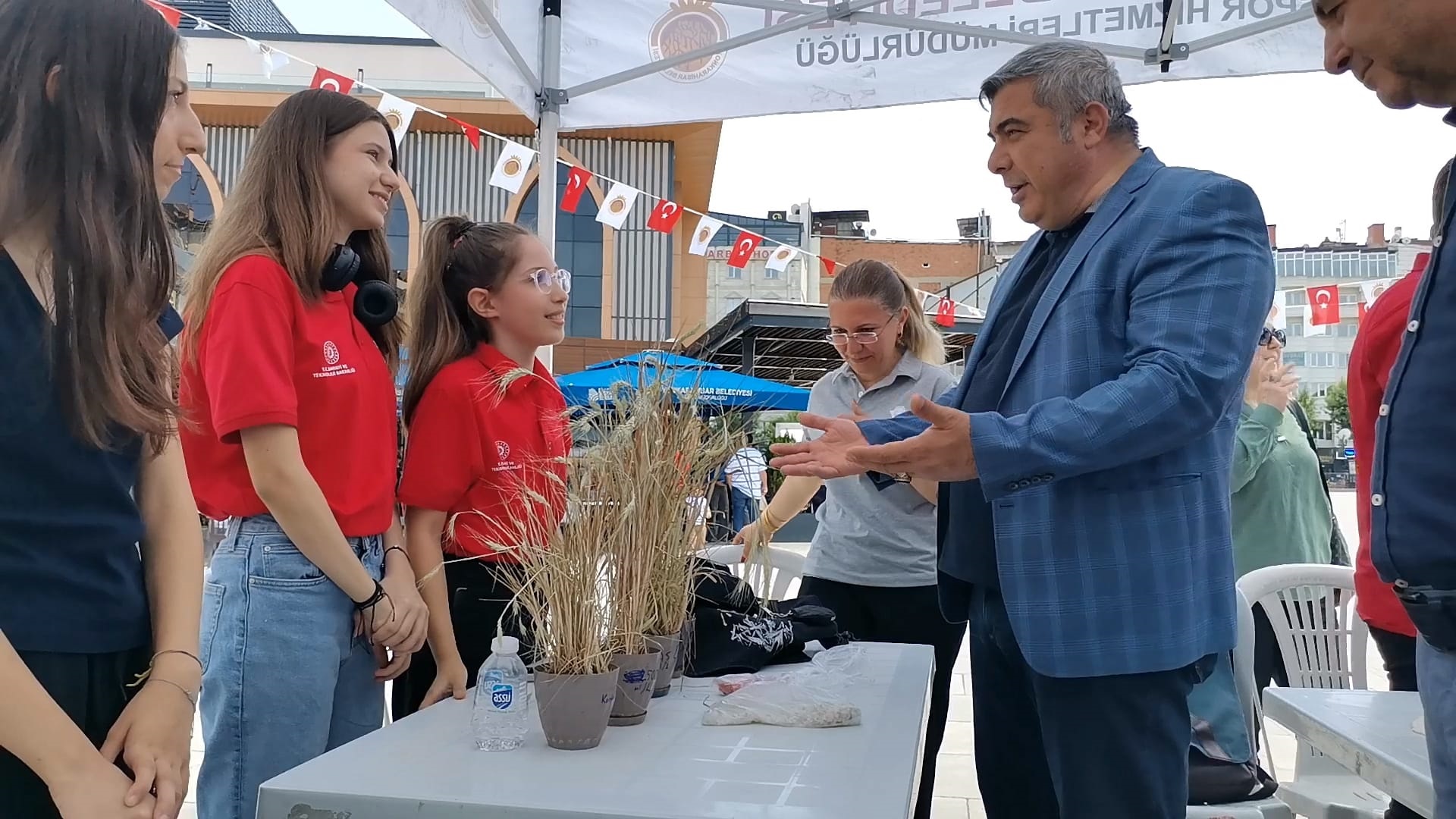 BİLSEM'in Başarısı Kentte Sergilendi Müdür Sünnetci Öğrencileri Yalnız Bırakmadı