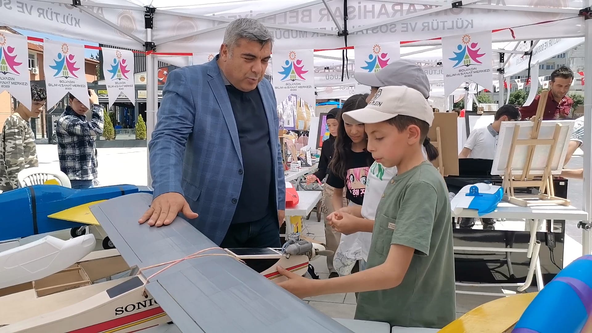 BİLSEM'in Başarısı Kentte Sergilendi Müdür Sünnetci Öğrencileri Yalnız Bırakmadı