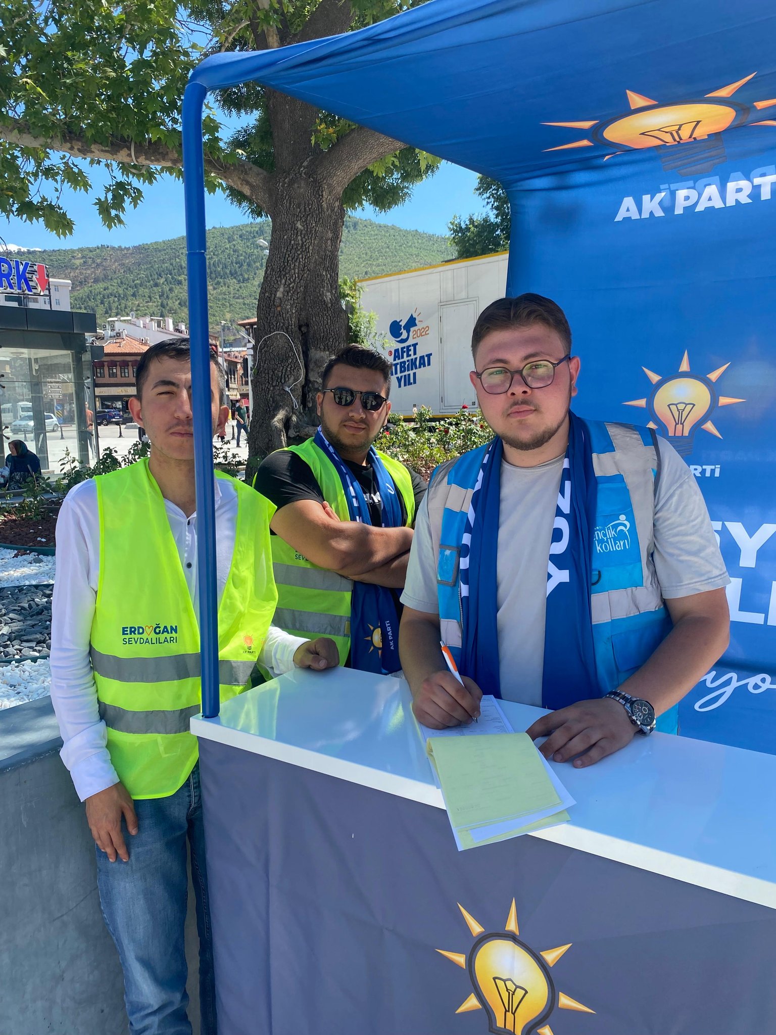 AK Gençler Afyon'da Çalışmalarını Sürdürüyor