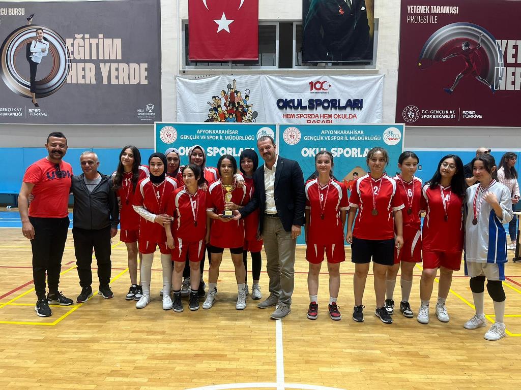 GENÇ KIZ FUTSAL MÜSABAKALARI TAMAMLANDI