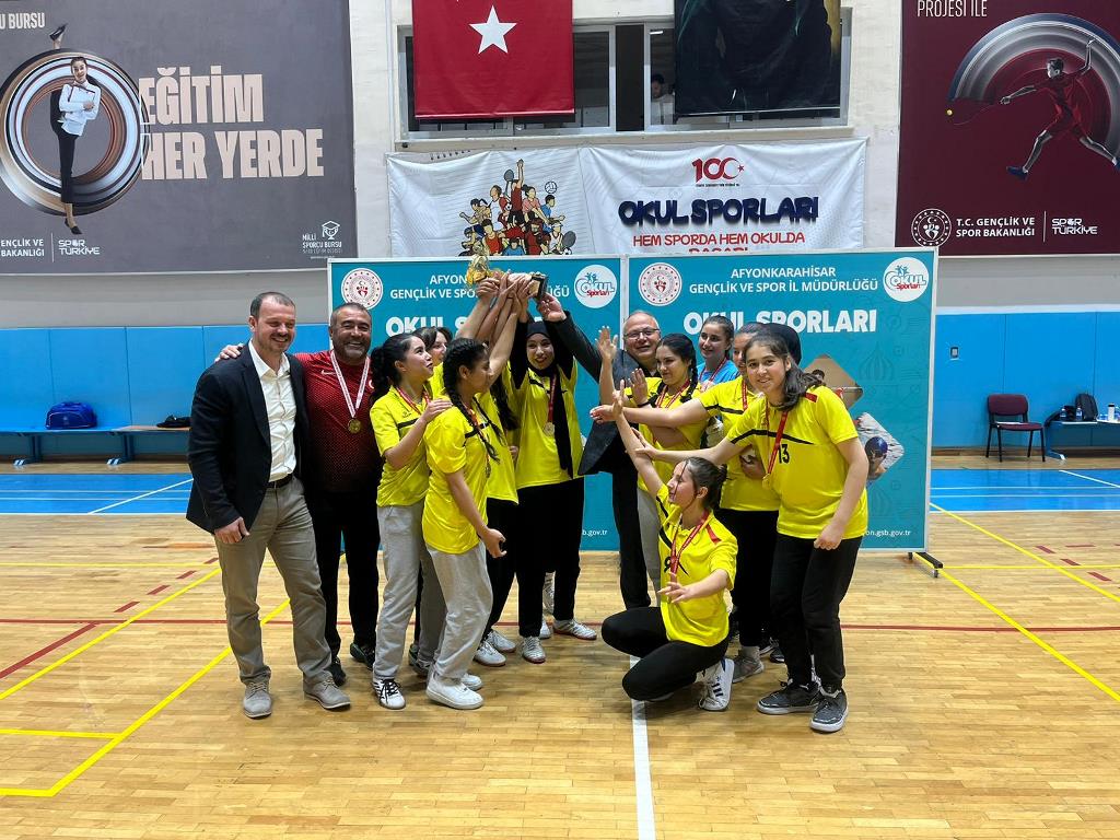 GENÇ KIZ FUTSAL MÜSABAKALARI TAMAMLANDI