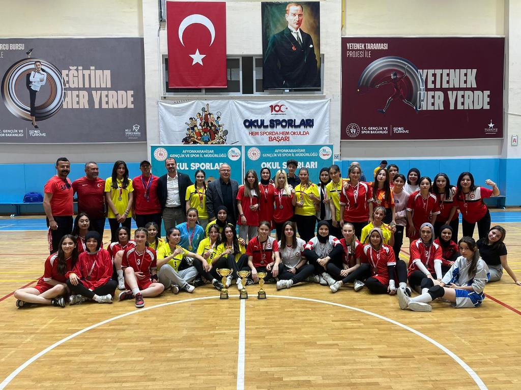 GENÇ KIZ FUTSAL MÜSABAKALARI TAMAMLANDI