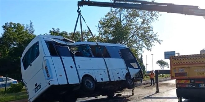Son dakika: Otel Servis Midibüsü Devrildi! 1 Ölü, 7 Yaralı