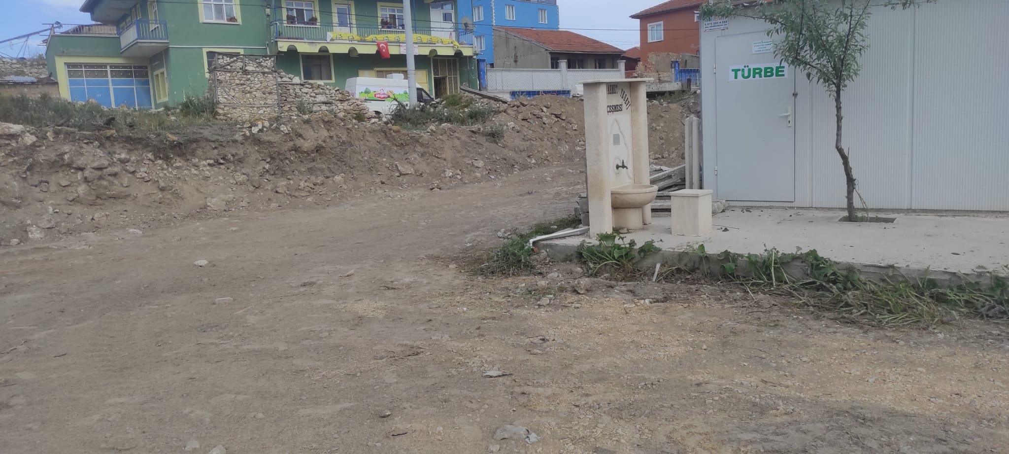 Yukarıtandır Köyü'nde Türbe Çevre Düzenlemesi Yapılıyor