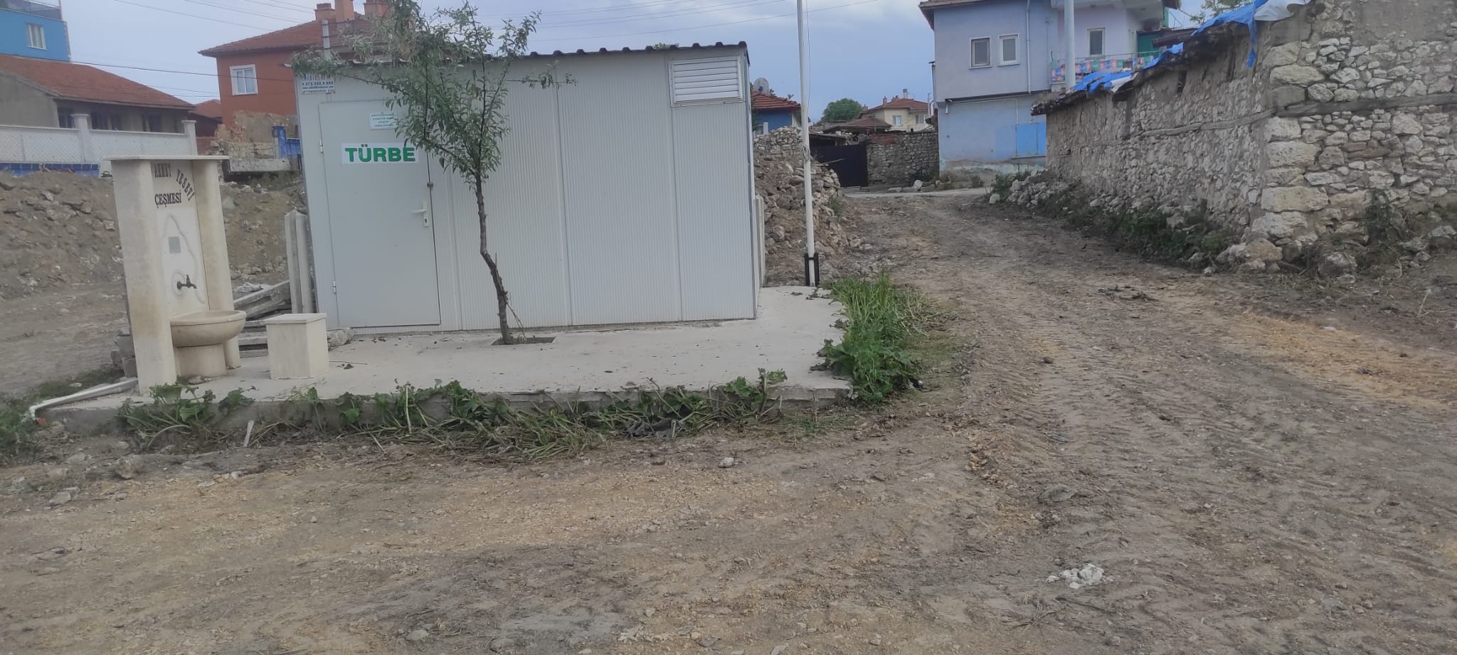 Yukarıtandır Köyü'nde Türbe Çevre Düzenlemesi Yapılıyor