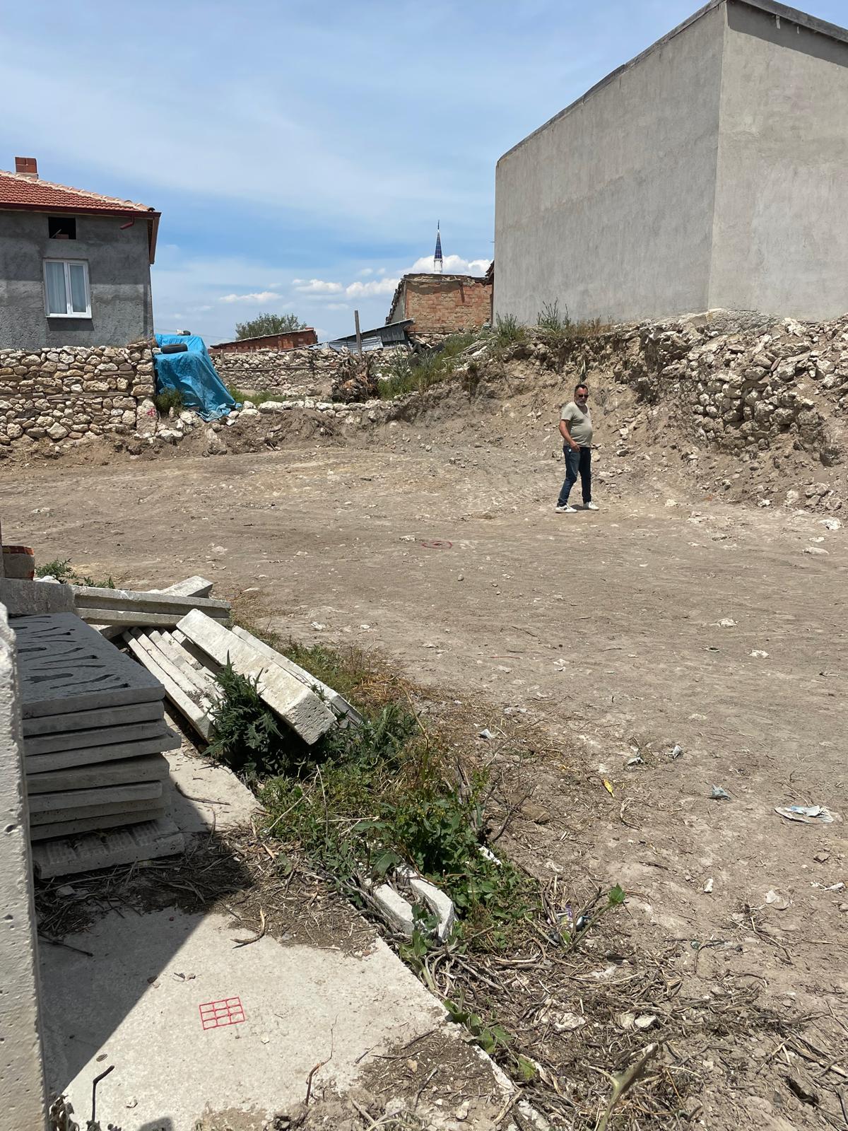 Yukarıtandır Köyü'nde Türbe Çevre Düzenlemesi Yapılıyor