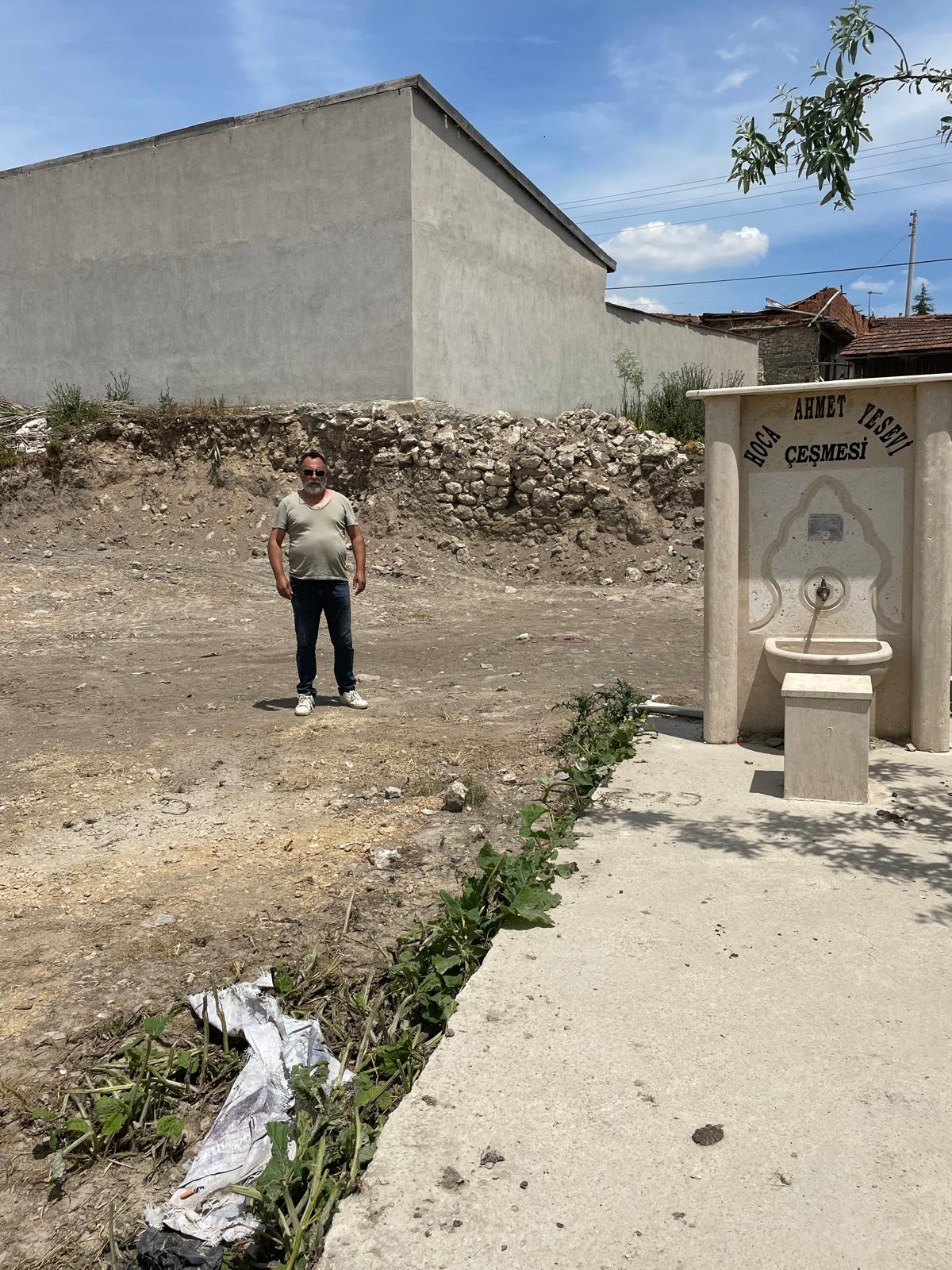 Yukarıtandır Köyü'nde Türbe Çevre Düzenlemesi Yapılıyor
