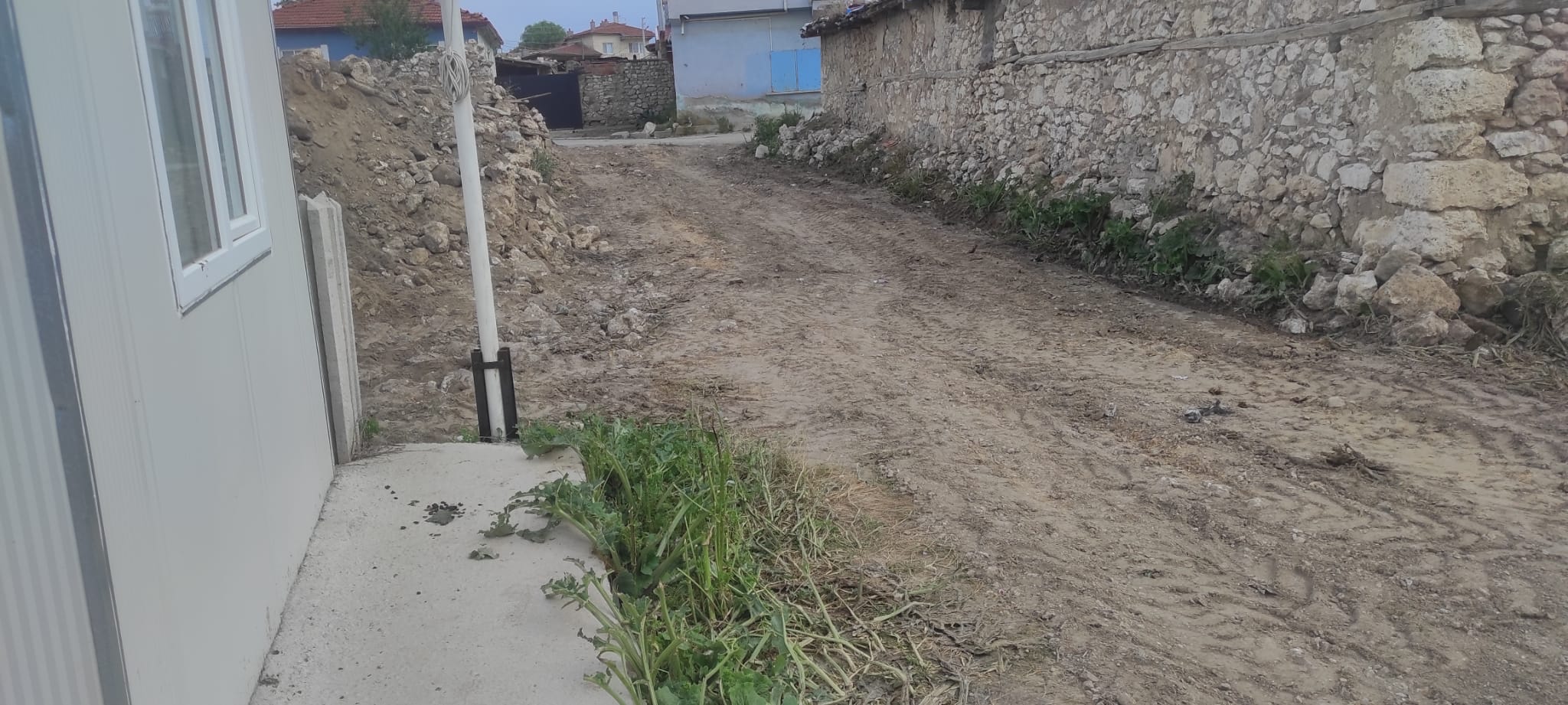Yukarıtandır Köyü'nde Türbe Çevre Düzenlemesi Yapılıyor