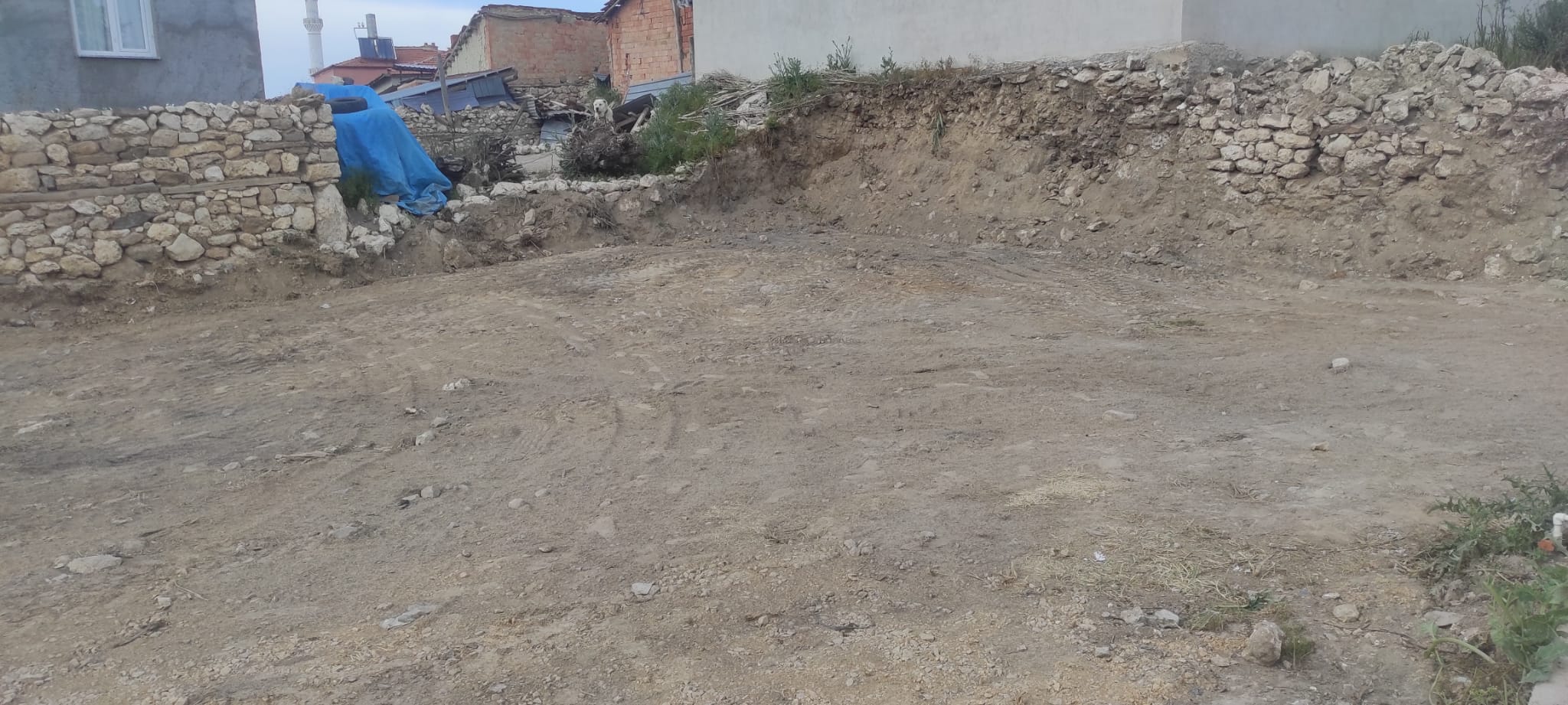 Yukarıtandır Köyü'nde Türbe Çevre Düzenlemesi Yapılıyor