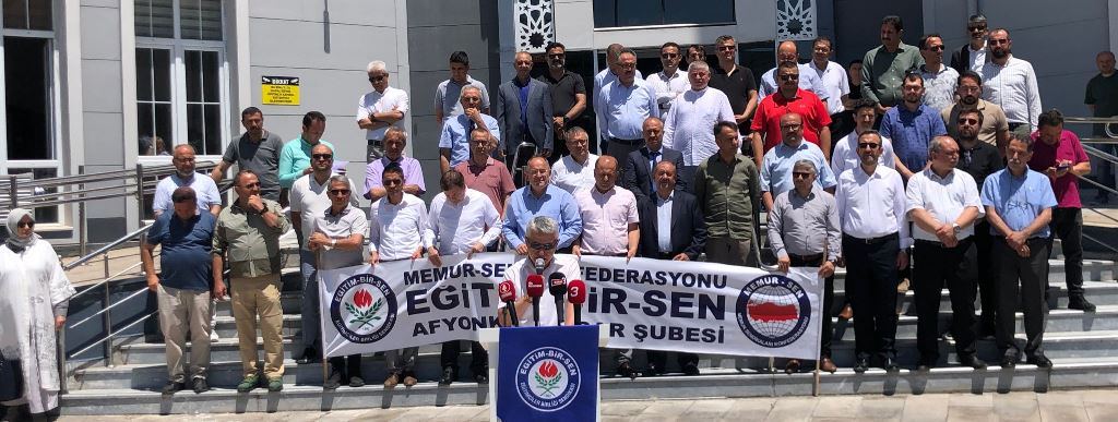 EĞİTİMCİLERDEN "ÖĞRETMENLİK MESLEK KANUNU" PROTESTOSU
