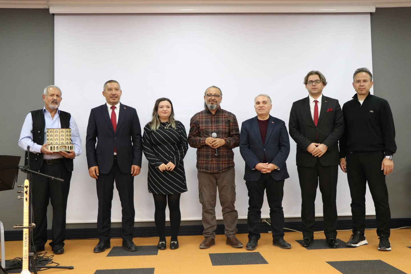 Dinar'da Aşık Veysel'i Anma Etkinliği, Sinan Yağmur Söyleşi Yaptı