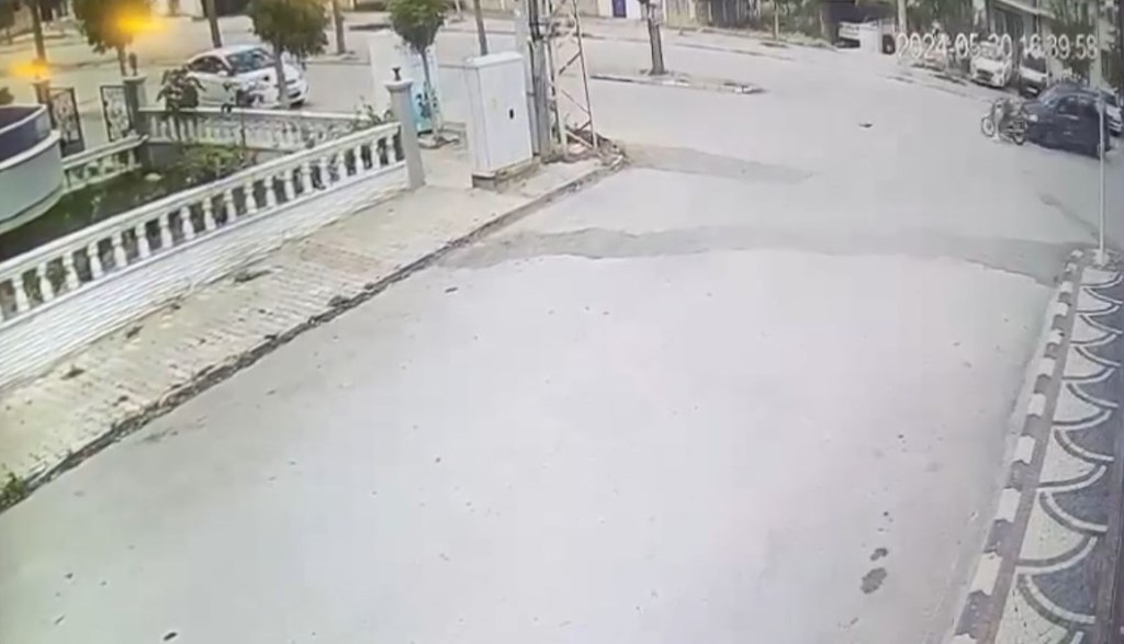 YÖN TABELASINA ÇARPAN MOTOSİKLET SÜRÜCÜSÜ AĞIR YARALANDI