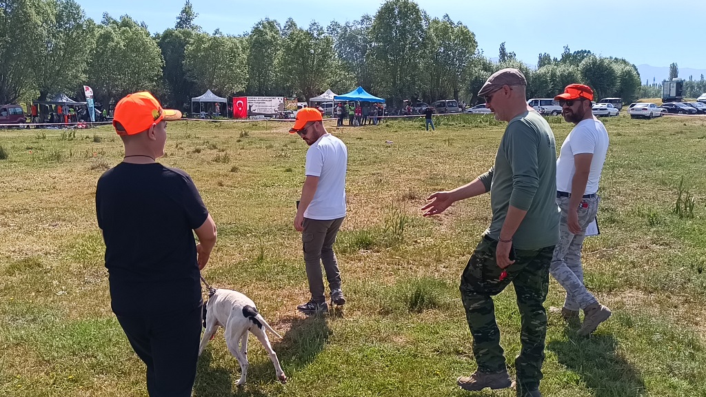 FERMALI AV KÖPEKLERİ MERA YARIŞMASI DÜZENLENDİ