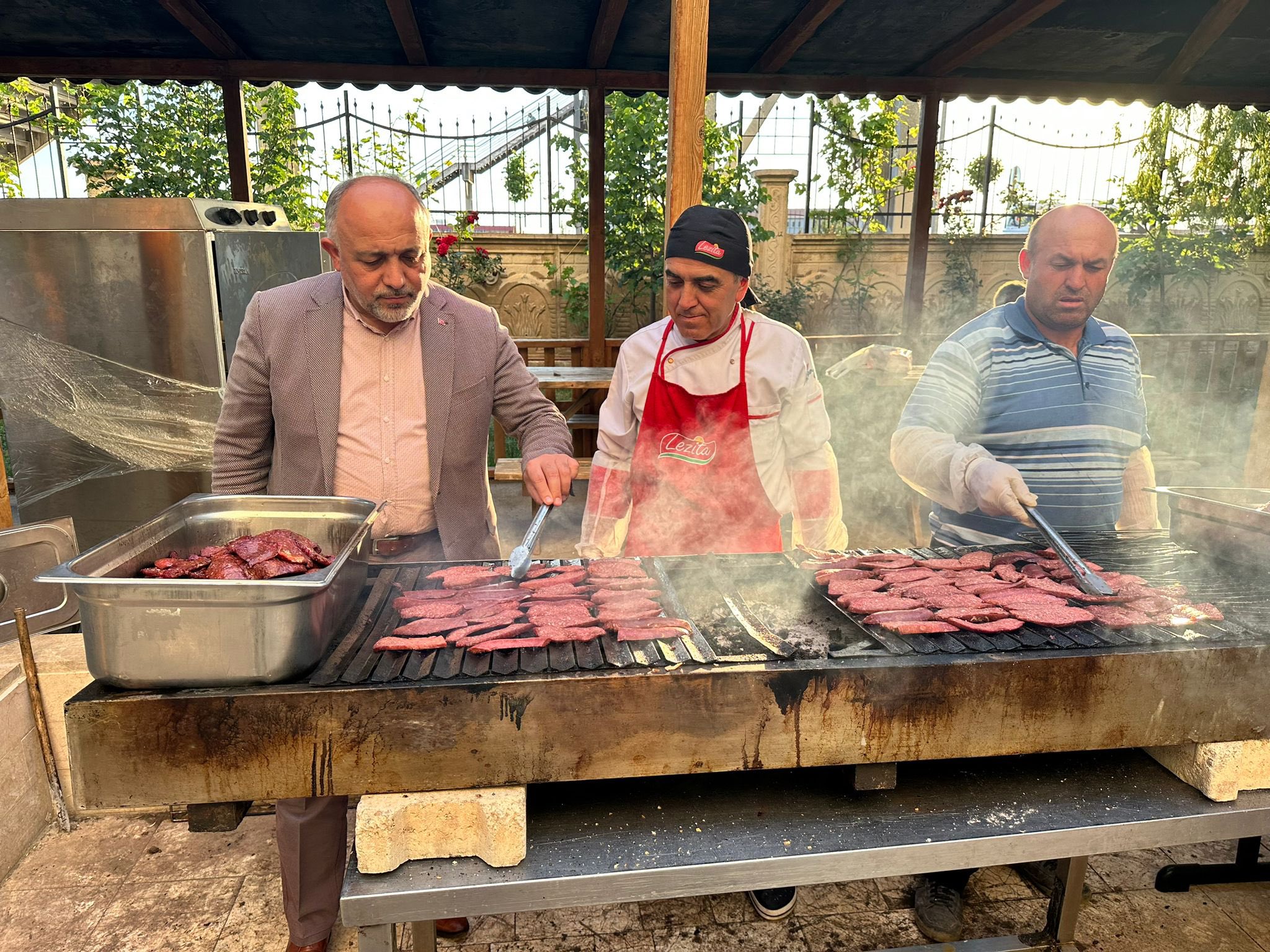 Müdür Kasapoğlu Tabiri Caizse Gençleri Elleriyle Besliyor