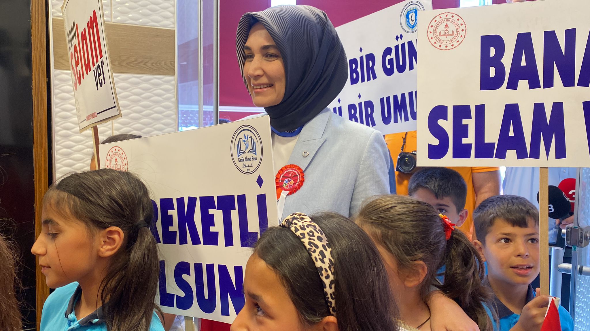 "ÇOCUKLARIMIZIN İLETİŞİM BECERİLERİNİ GELİŞTİRMELERİNİ ÖNEMSİYORUZ"