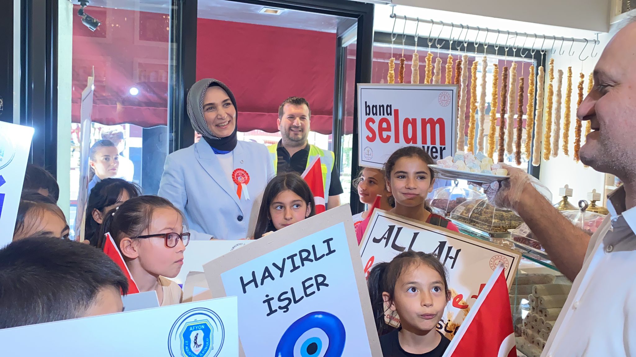 "ÇOCUKLARIMIZIN İLETİŞİM BECERİLERİNİ GELİŞTİRMELERİNİ ÖNEMSİYORUZ"