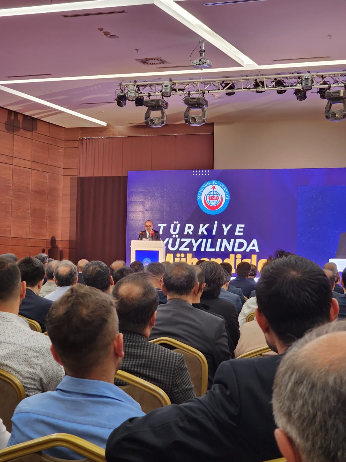 “KAMUDA ÇALIŞAN MÜHENDİSLERİN HAKLARI İYİLEŞTİRİLMELİ”
