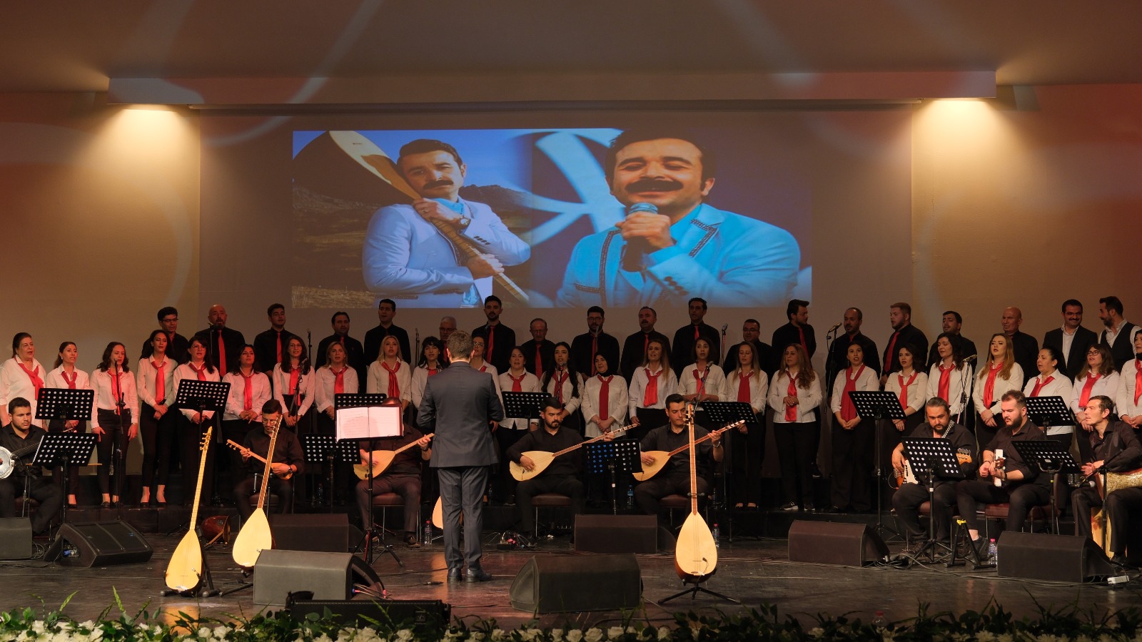 AKSAM SEVDÂ TÜRKÜLERİ KONSERİ KULAKLARIN PASINI SİLDİ.