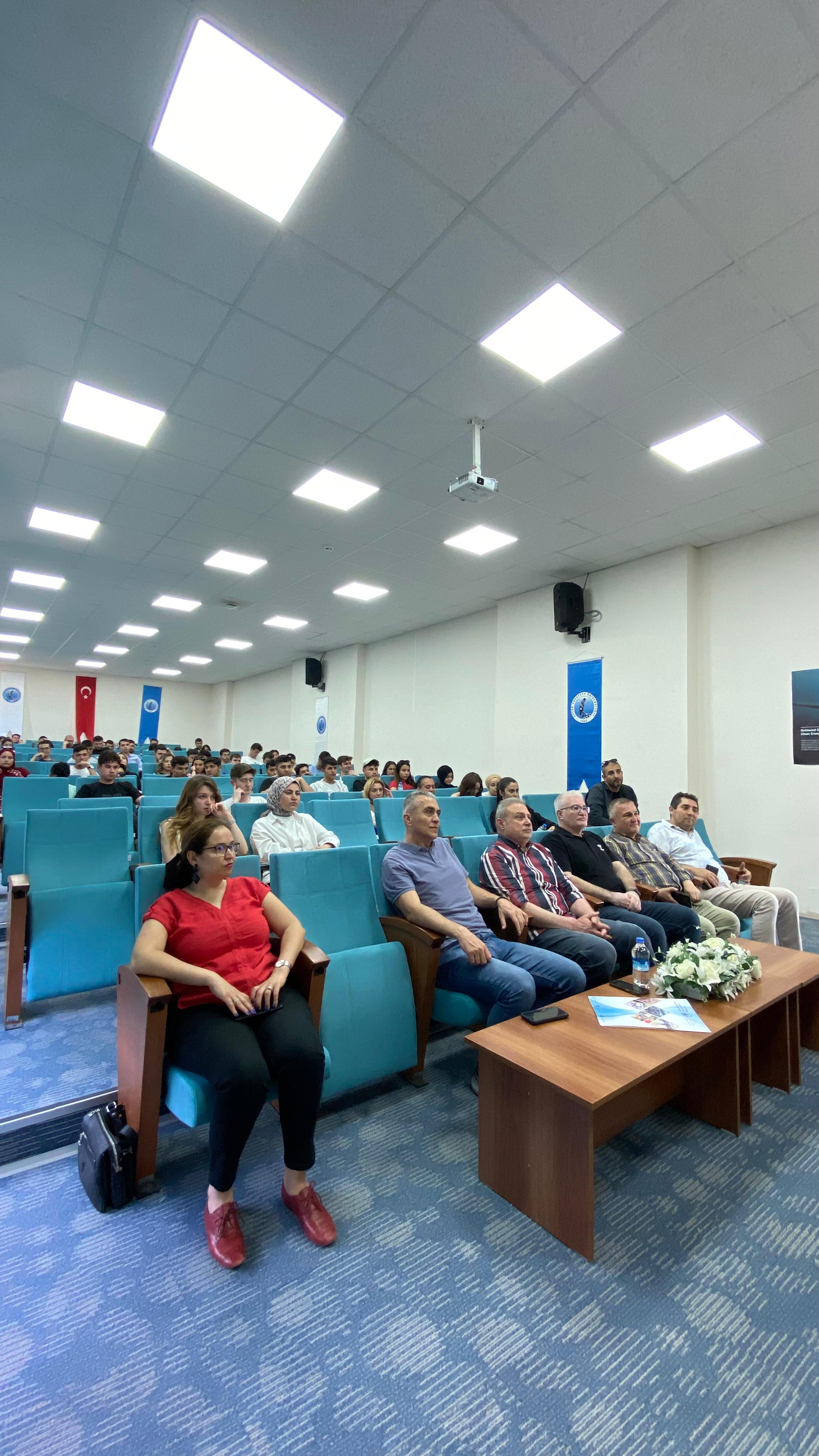 AKÜ MYO ÖĞRENCİLERİNE YEREL YÖNETİMLER SEMİNERİ