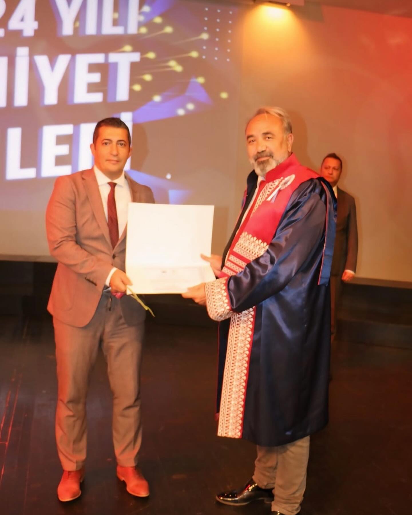MÜDÜR DEMİR GENÇLERİN HEYECANINA ORTAK OLDU