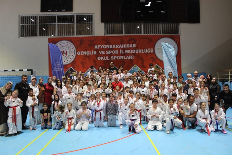 MİNİKLER TAEKWONDO MÜSABAKALARI BAŞLADI