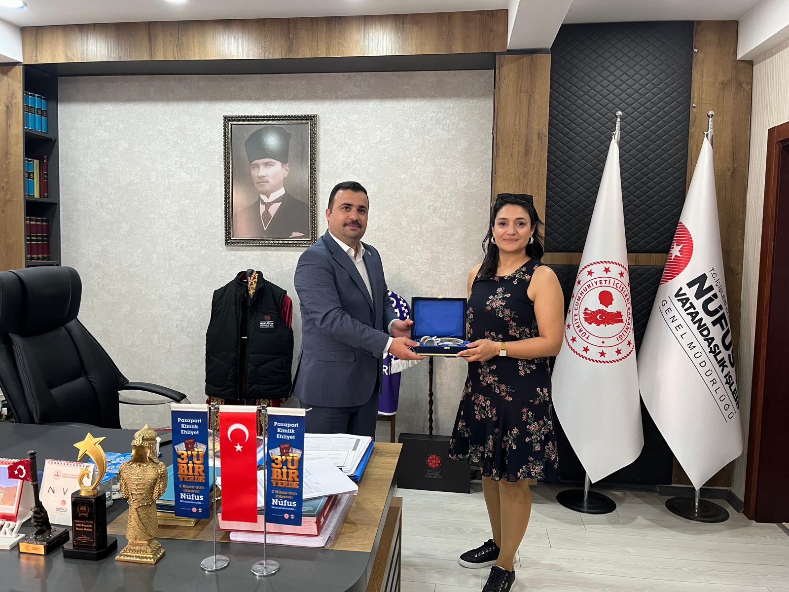 Müdür Tanyeri Başarılı Bankacı Çalış'a Teşekkür Etti