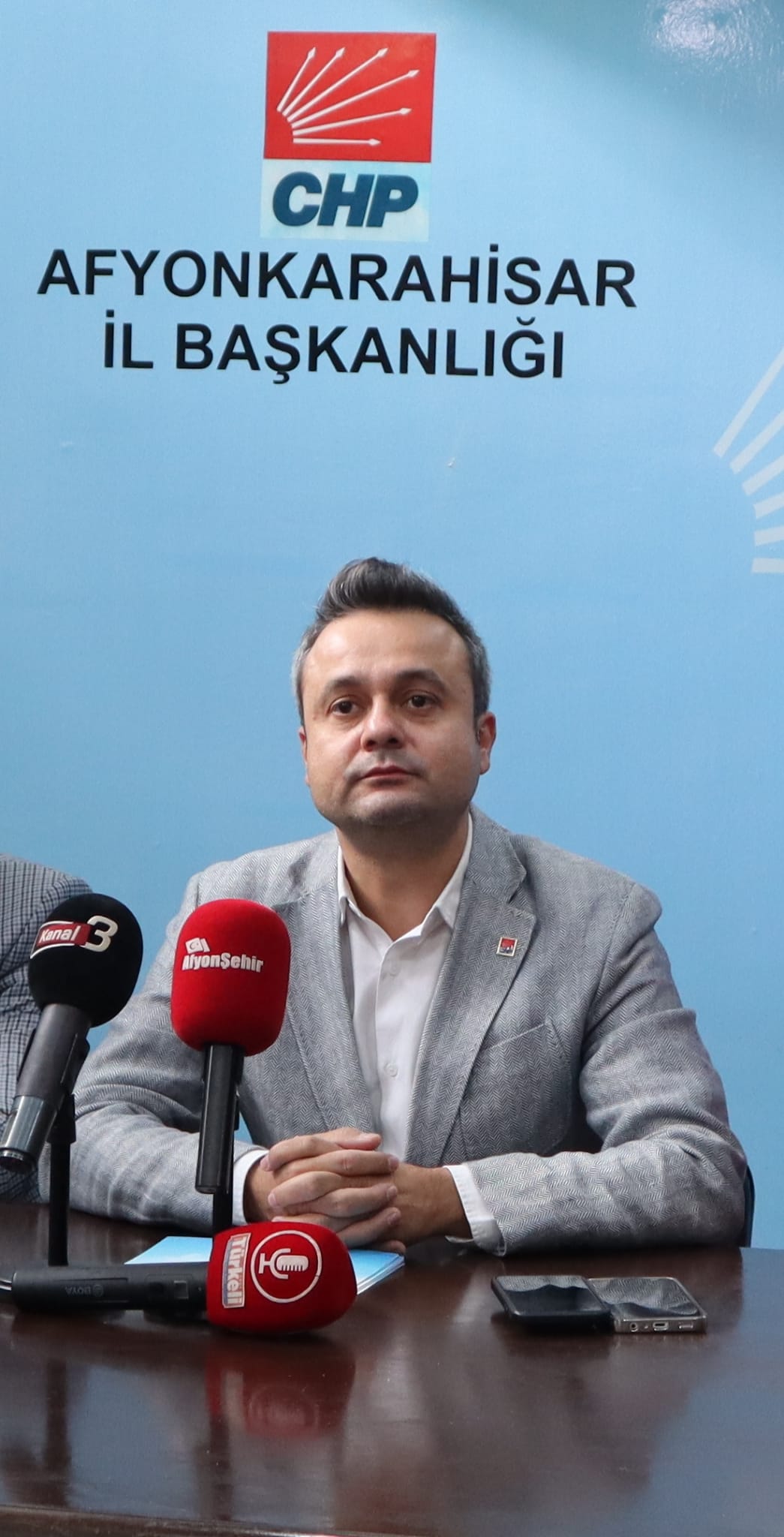 "AK PARTİ YÖNETİMİNİN HUKUKSUZLUĞUNU CHP'DEN BEKLEMEYİN"